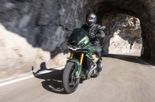 Moto Guzzi V100 Mandello |  La grinta di una Roadster, il cuore di una Tourer 🦅