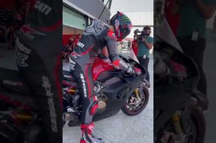 #PanigaleV4 training sessions with Pecco Bagnaia