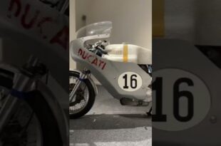 The “750 Imola” Paul Smart takes its place at the Ducati Museum